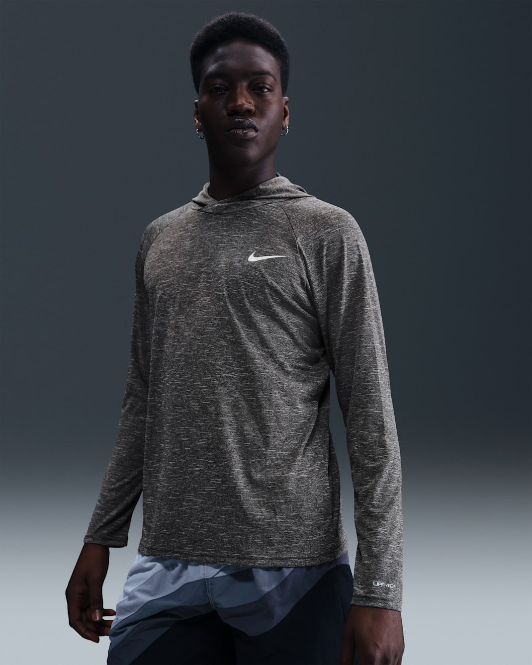 Playera Hydroguard con gorro de manga larga Nike Heather - Negro/Blanco