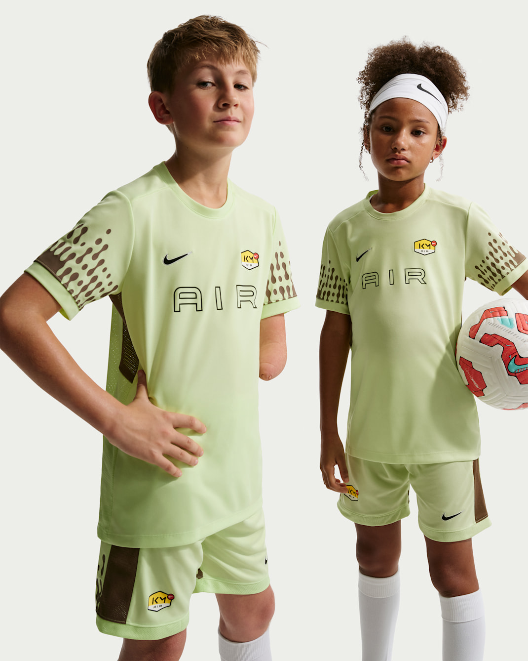 Haut de foot à manches courtes Dri-FIT Kylian Mbappé Academy pour ado - Light Liquid Lime/Plum Eclipse/Light Liquid Lime/Noir