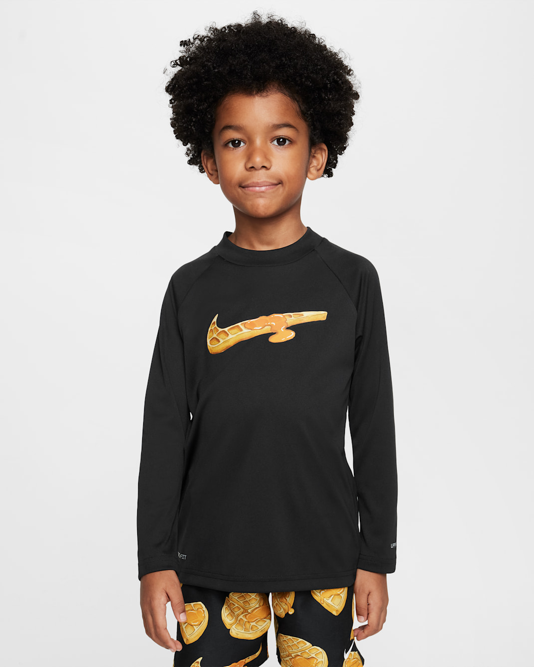 Playera de manga larga para niños talla pequeña Nike Swim Hydroguard - Negro/Leche de coco/Blanco