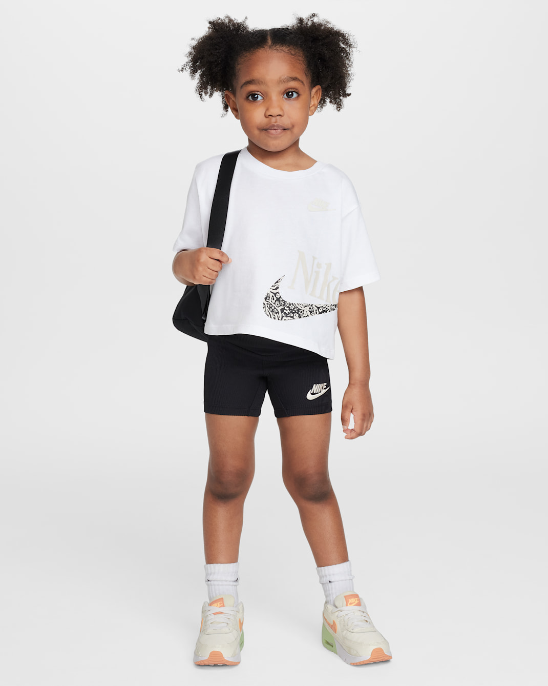 Conjunto de playera y shorts Wild Flower Boxy infantil Nike - Negro