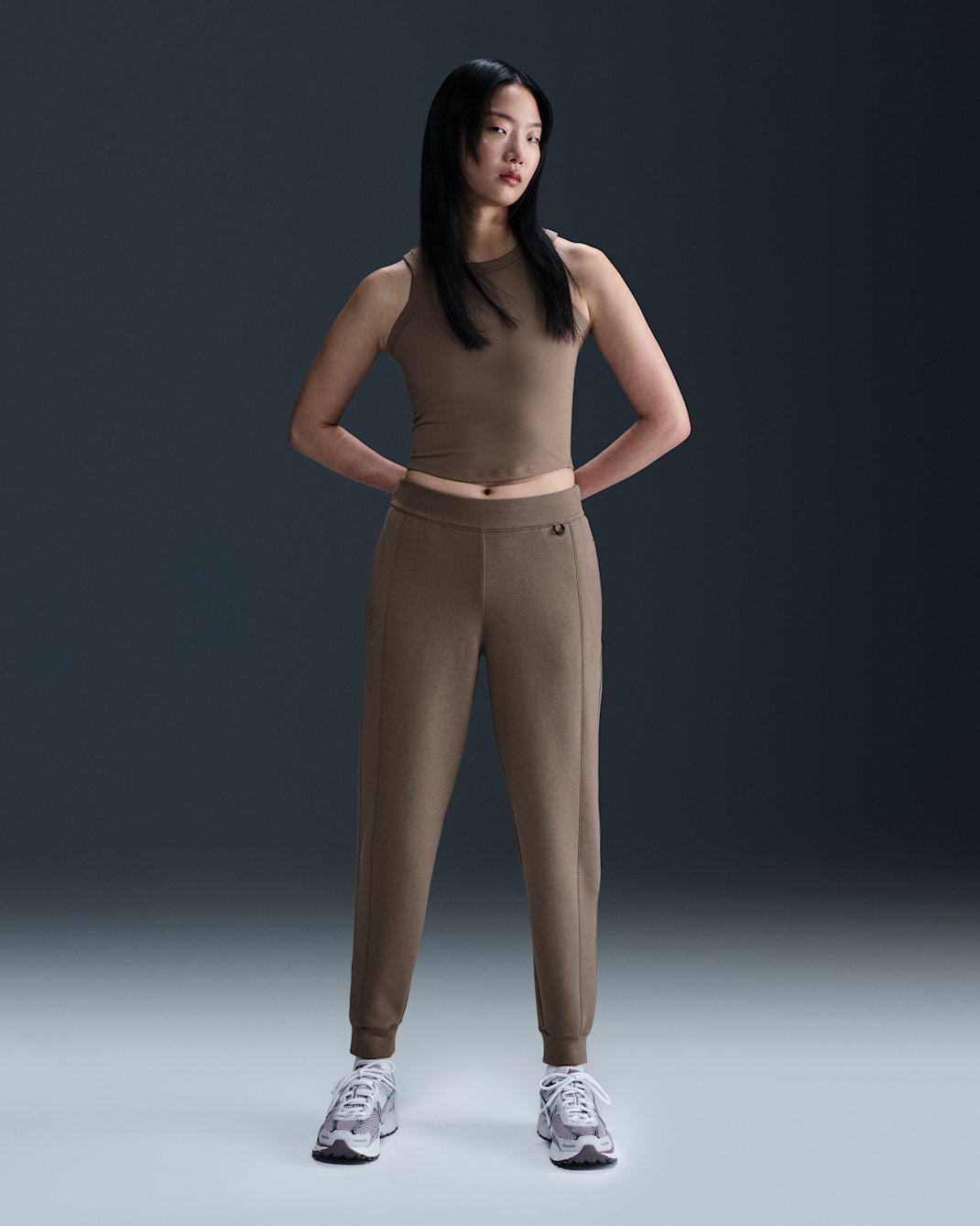 나이키 24.7 임파서블리소프트 여성 드라이 핏 미드라이즈 조거 - 밍크 브라운/블랙/아이언스톤