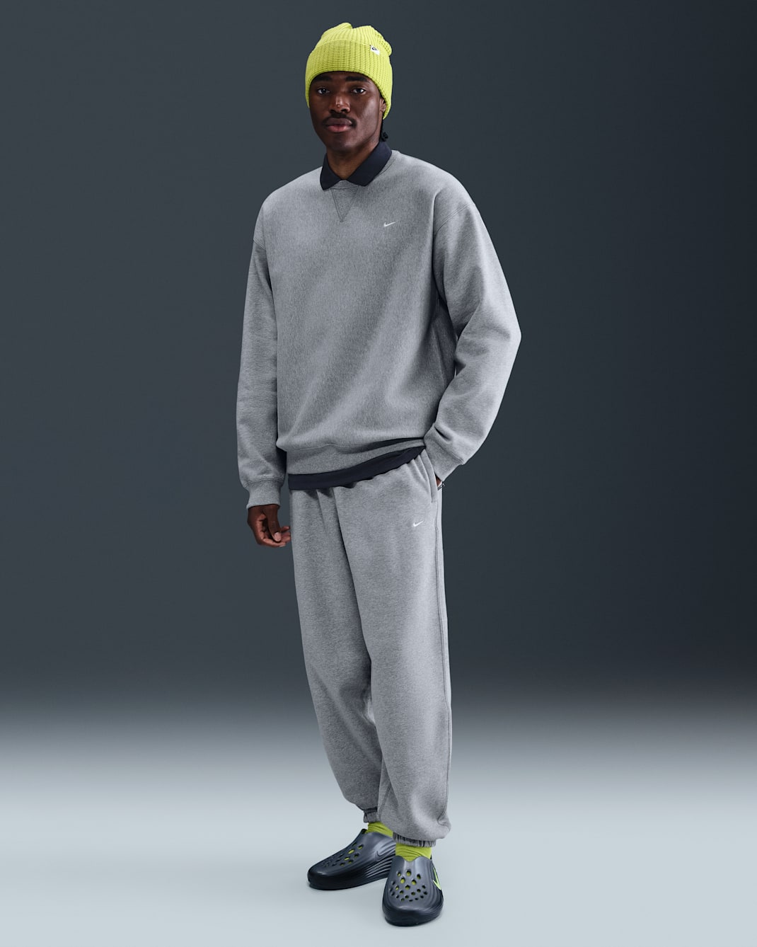 Nike Solo Swoosh Men's Cuffed Fleece Trousers - Dark Grey Heather/Light Smoke Grey/White