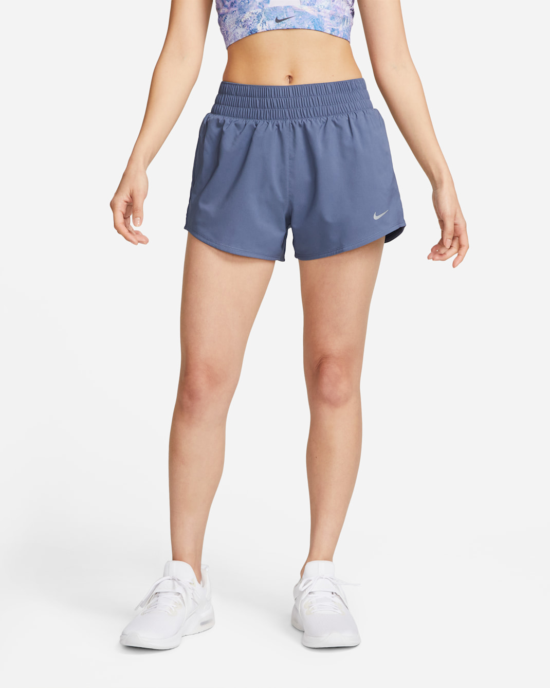 กางเกงขาสั้นเอวปานกลาง 3 นิ้วมีซับในผู้หญิง Nike Dri-FIT One - Diffused Blue