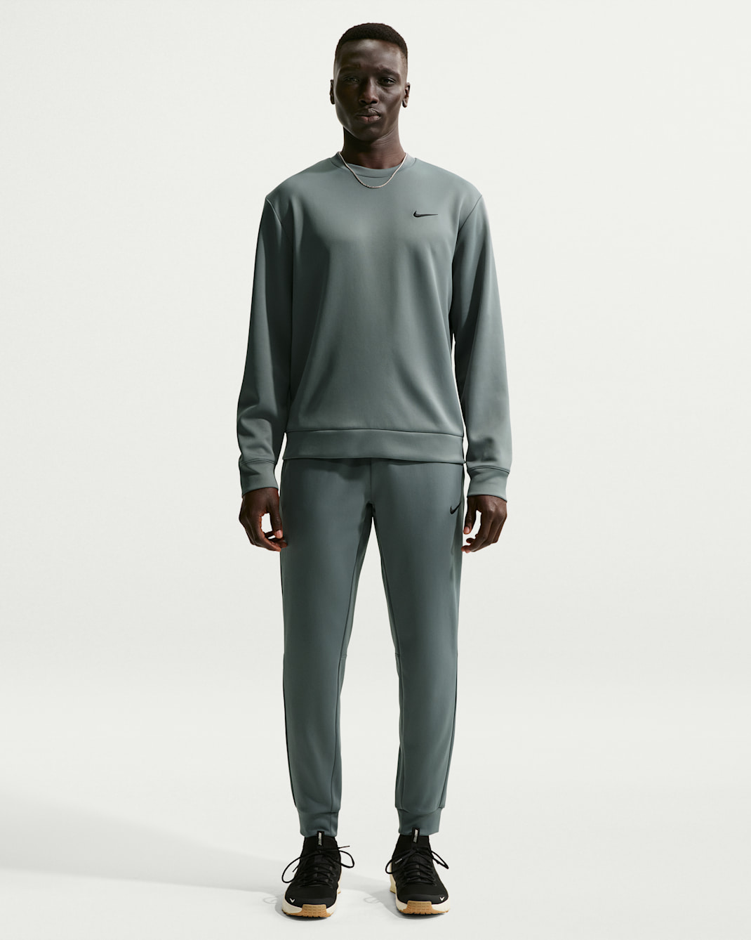 Joggers de entrenamiento Dri-FIT UV para hombre Nike Hyverse - Gris humo/Gris humo/Negro