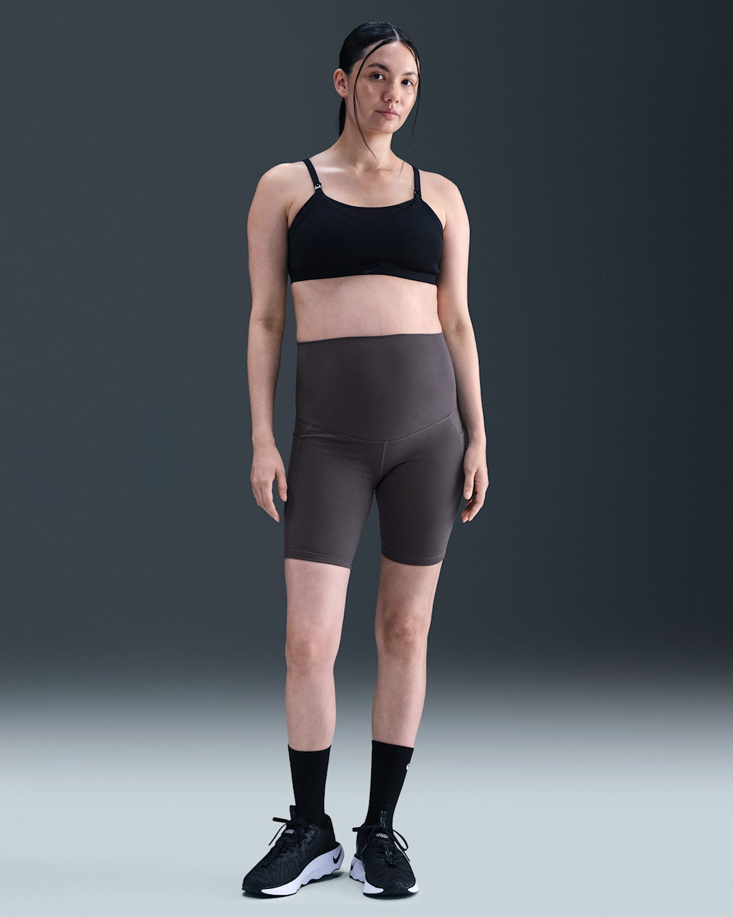 กางเกงปั่นจักรยานขาสั้น 8 นิ้วเอวสูงผู้หญิง Dri-FIT พร้อมกระเป๋า Nike (M) One (สำหรับคุณแม่) - Thunder Grey