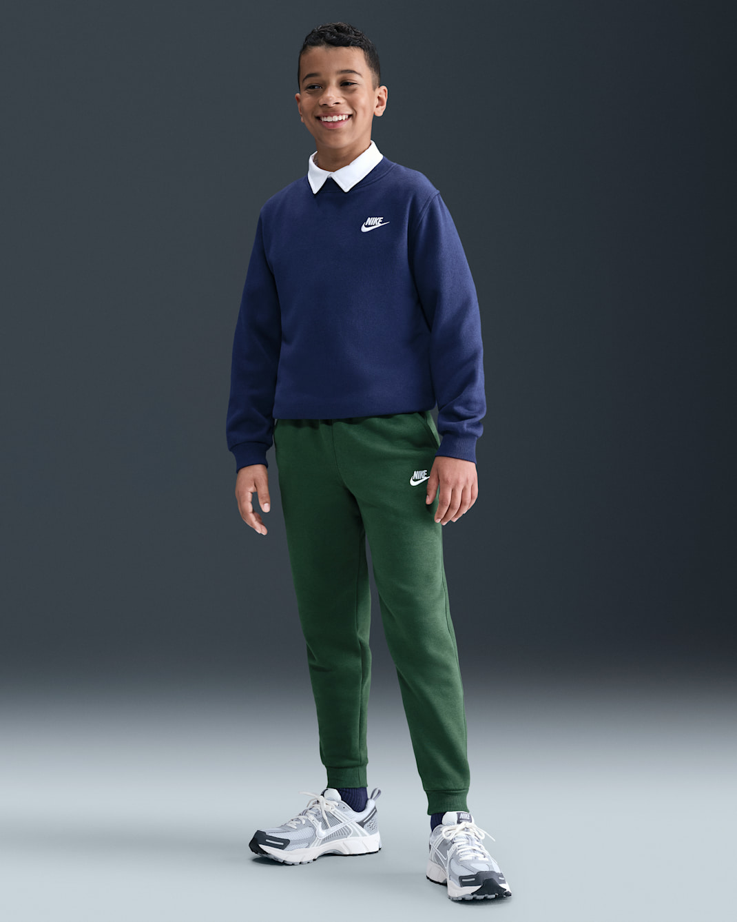 Παντελόνι φόρμας Nike Sportswear Club Fleece για μεγάλα παιδιά - Fir/Λευκό