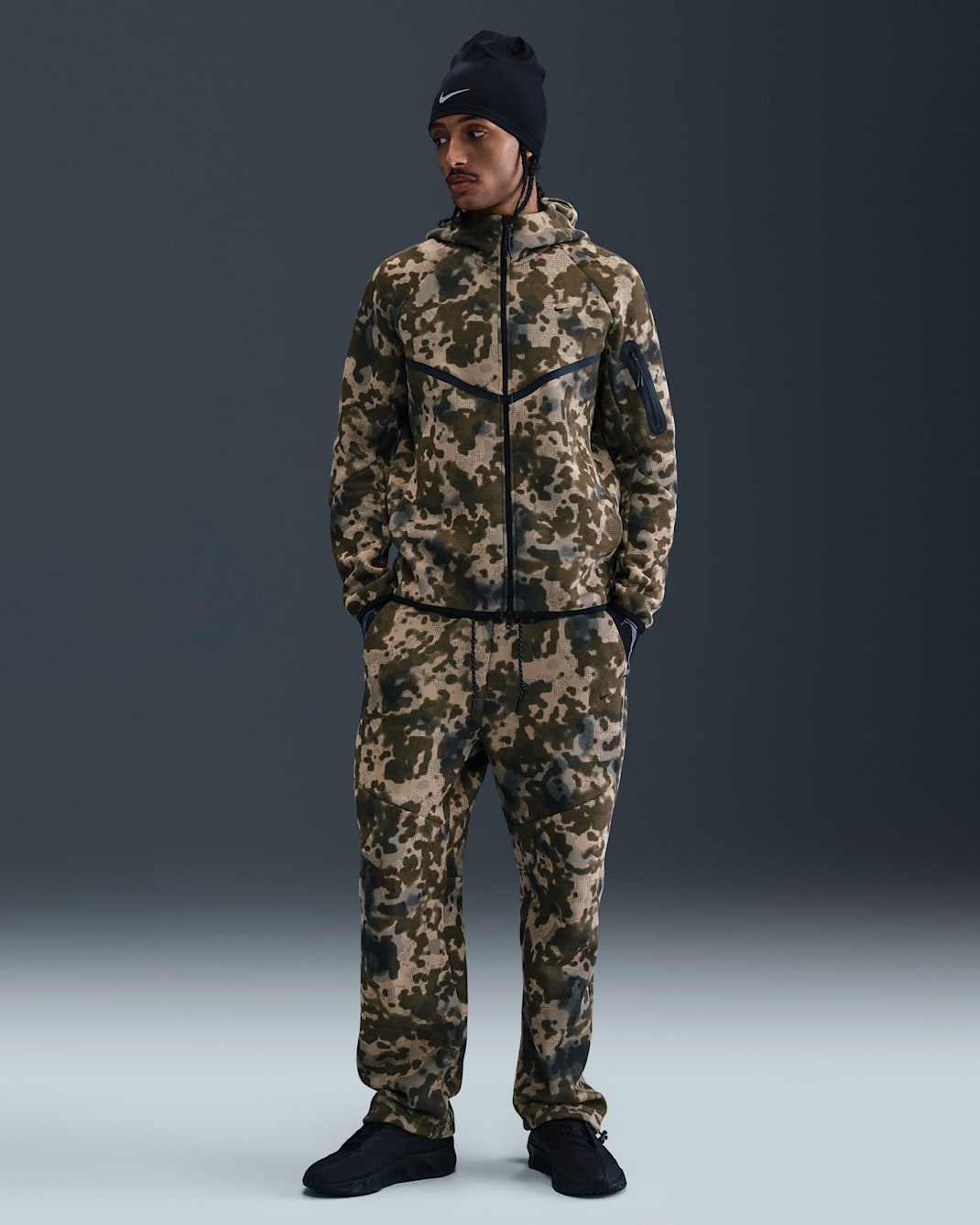 Nike Tech Men's Open-Hem Fleece Camo Trousers - Neutral Olive/Black