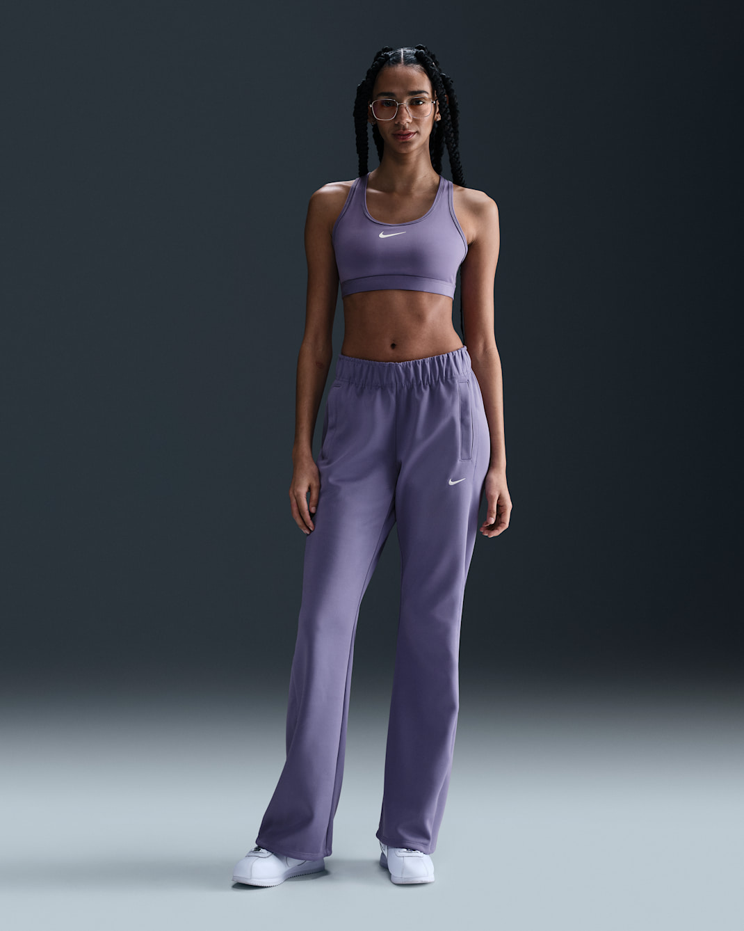 Pantaloni slim fit a vita media in maglia Nike Sportswear Windrunner – Donna - Dusty Amethyst/Bianco