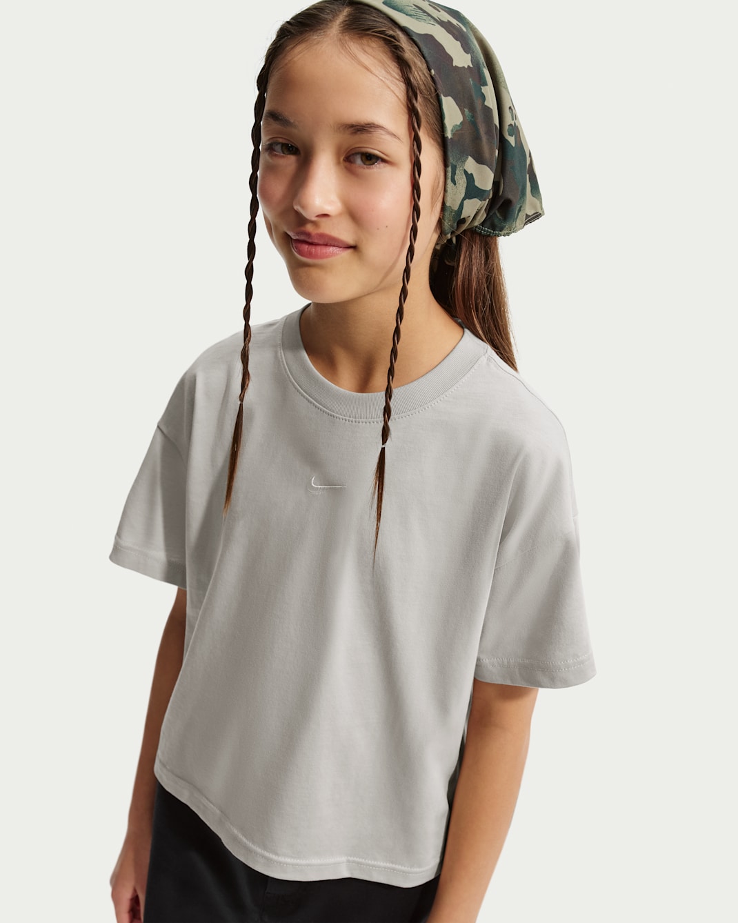 Nike Sportswear Essential Genç Çocuk (Kız) Tişörtü - Cream II