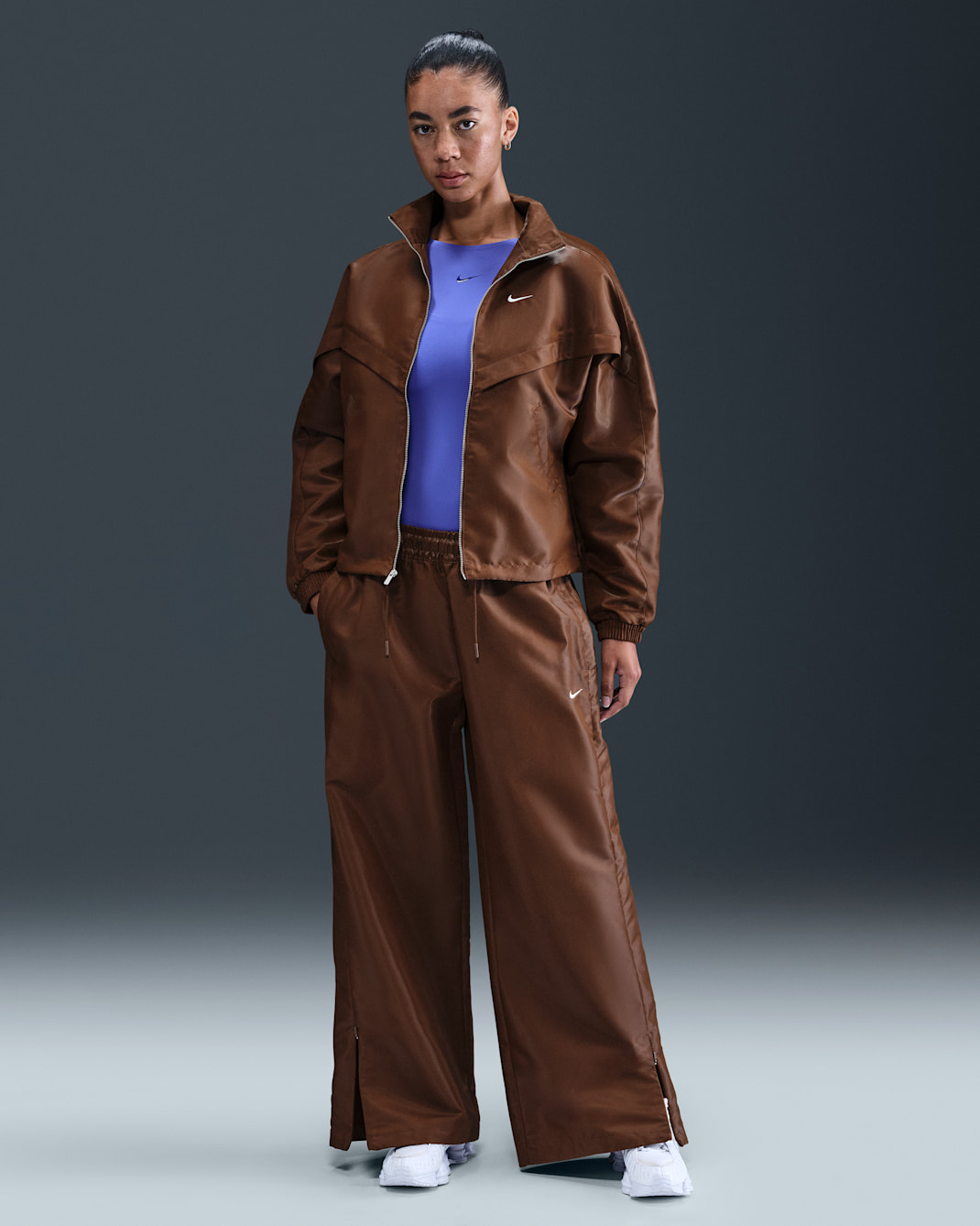 Pants brillantes para mujer Nike Sportswear Windrunner - Marrón fauna/Vela