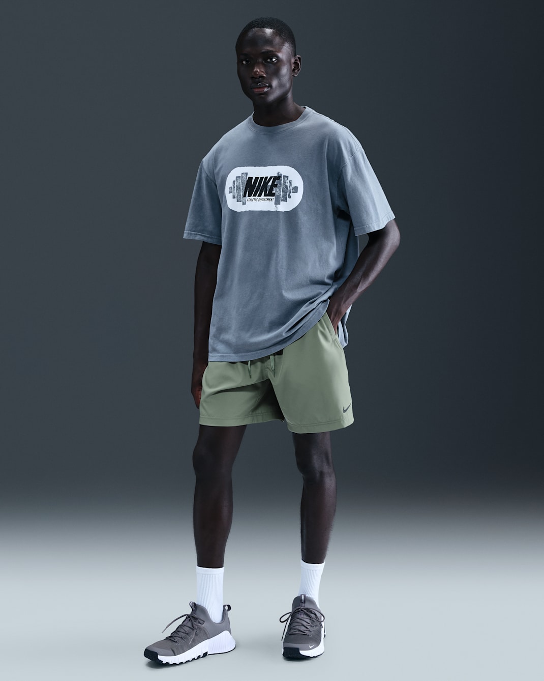 Nike Form vielseitige Dri-FIT Herrenshorts ohne Futter (ca. 18 cm) - Clay Green/Schwarz