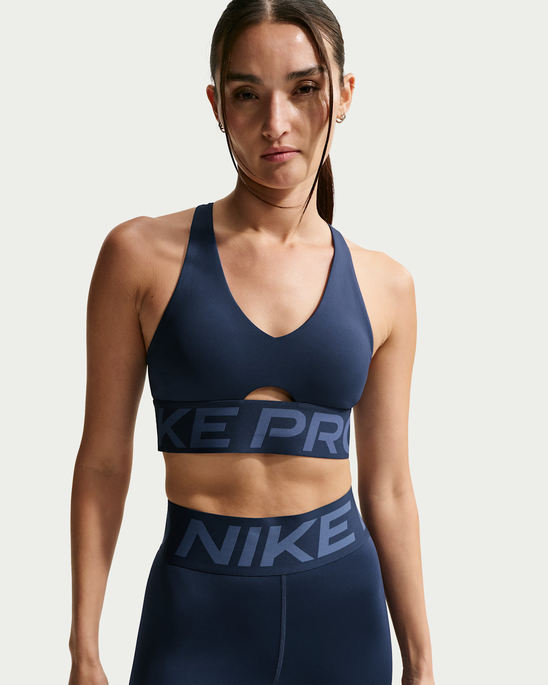 나이키 프로 스컬프트 여성 미디엄 서포트 패드 스포츠 브라 - 미드나이트 네이비/미스틱 네이비/화이트