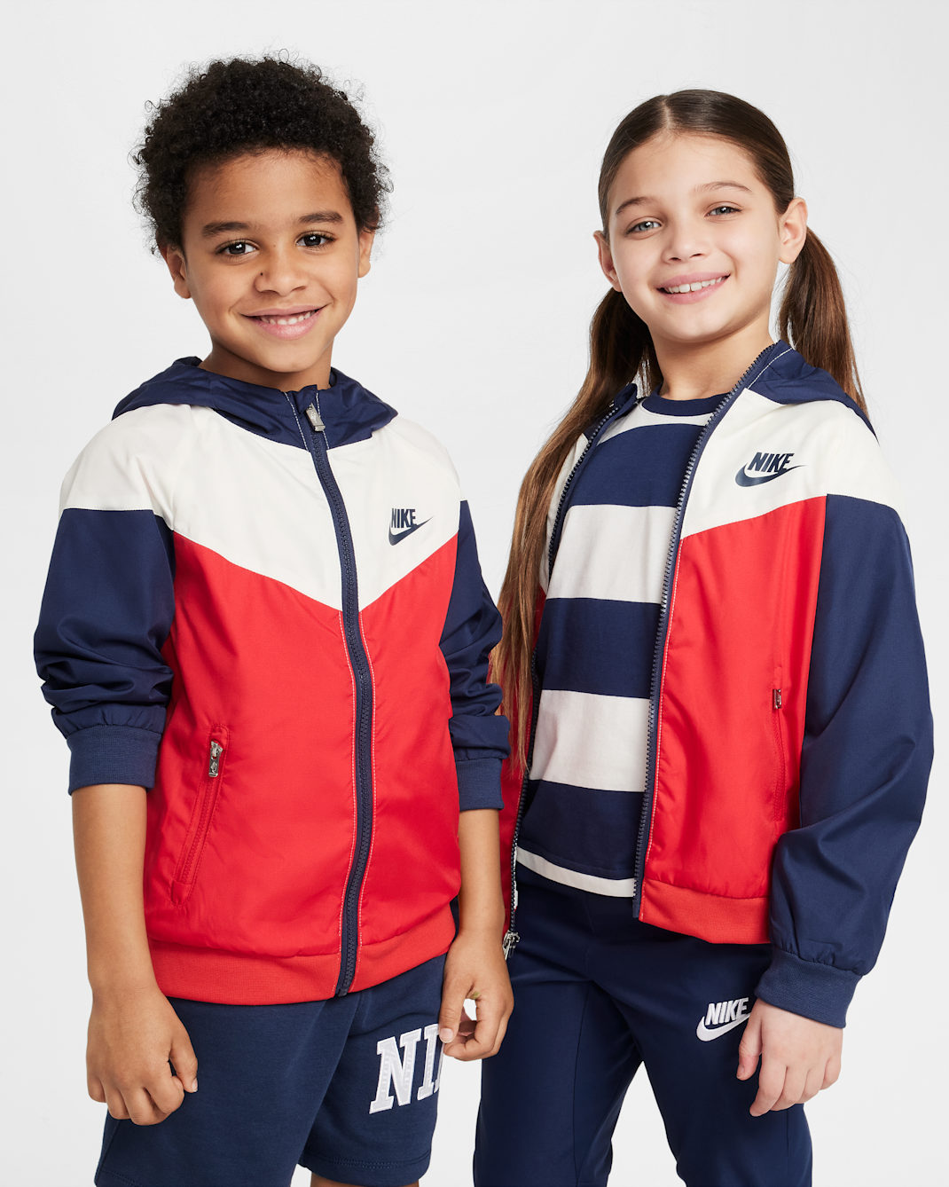 Chamarra con cierre completo para niños talla pequeña Nike Sportswear Windrunner - Azul marino medianoche