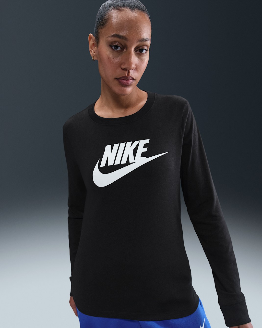 Nike Sportswear Club Essentials Women's Long-Sleeve Logo T-Shirt - Black/White