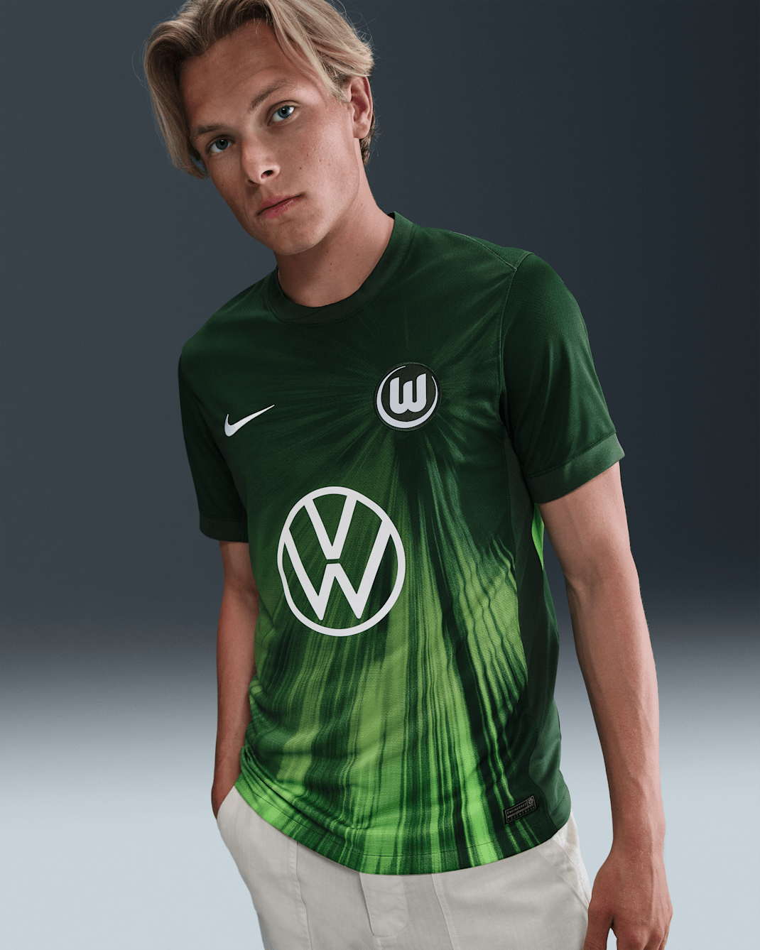 VfL Wolfsburg 2025/2026 Stadium Home Men's Nike Dri-FIT Football Replica Short-Sleeve Top - Gorge Green/White