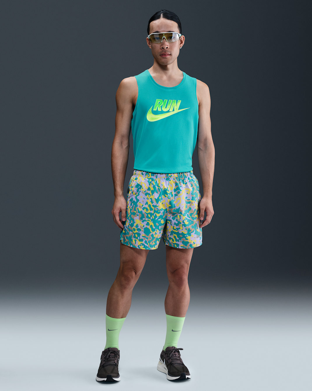 ナイキ チャレンジャー メンズ Dri-FIT 13cm ランニングショートパンツ (インナー付き) - ダスティーカクタス/パラシュートベージュ/ブラック