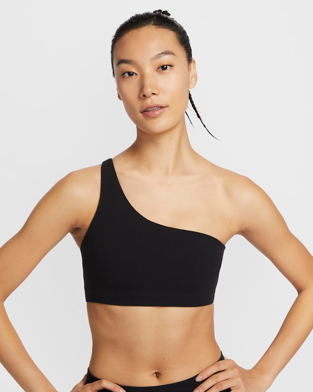 ナイキ ゼンビー アシンメトリカル ウィメンズ ライトサポート パッディド スポーツブラ - ブラック