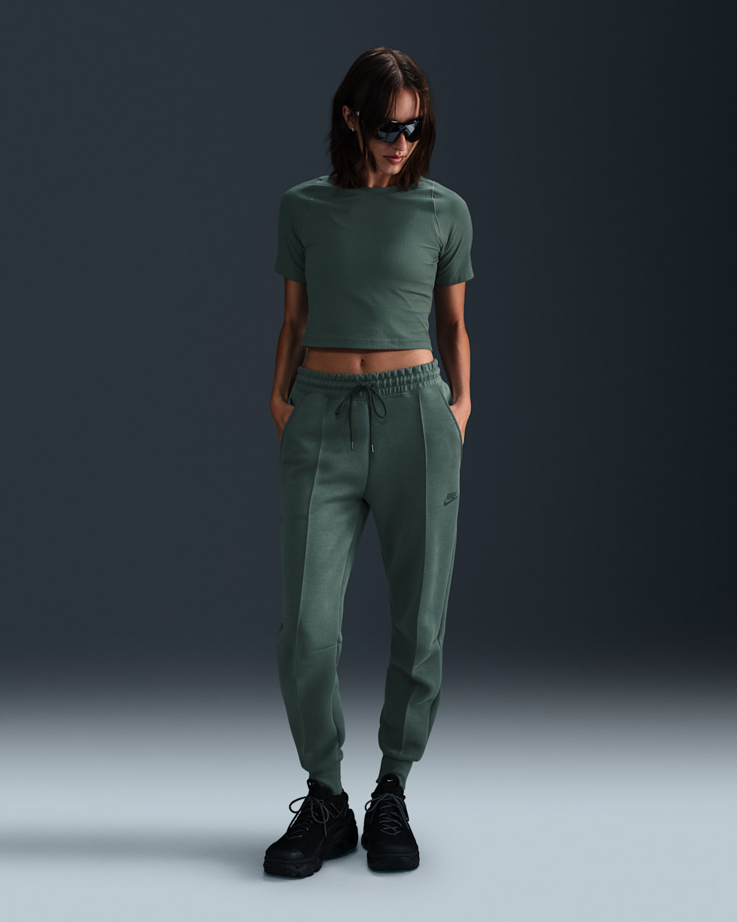 Nike Sportswear Tech Fleece Women's Mid-Rise Joggers - Vintage Green/Black