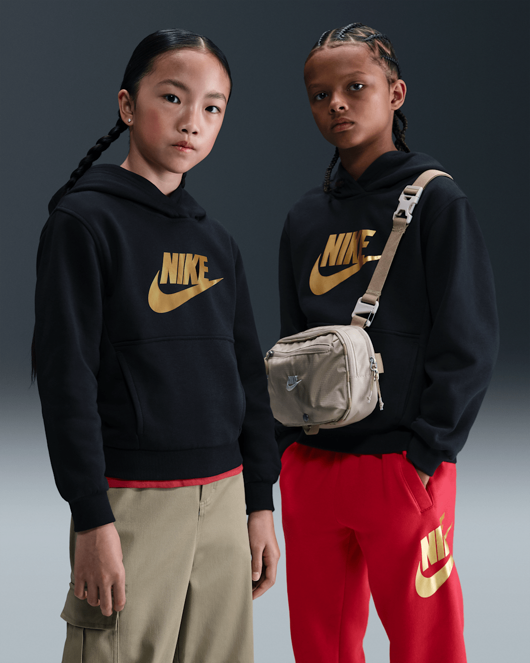 Nike Sportswear Club Fleece kapucnis pulóver nagyobb gyerekeknek - Fekete/Metallic Gold