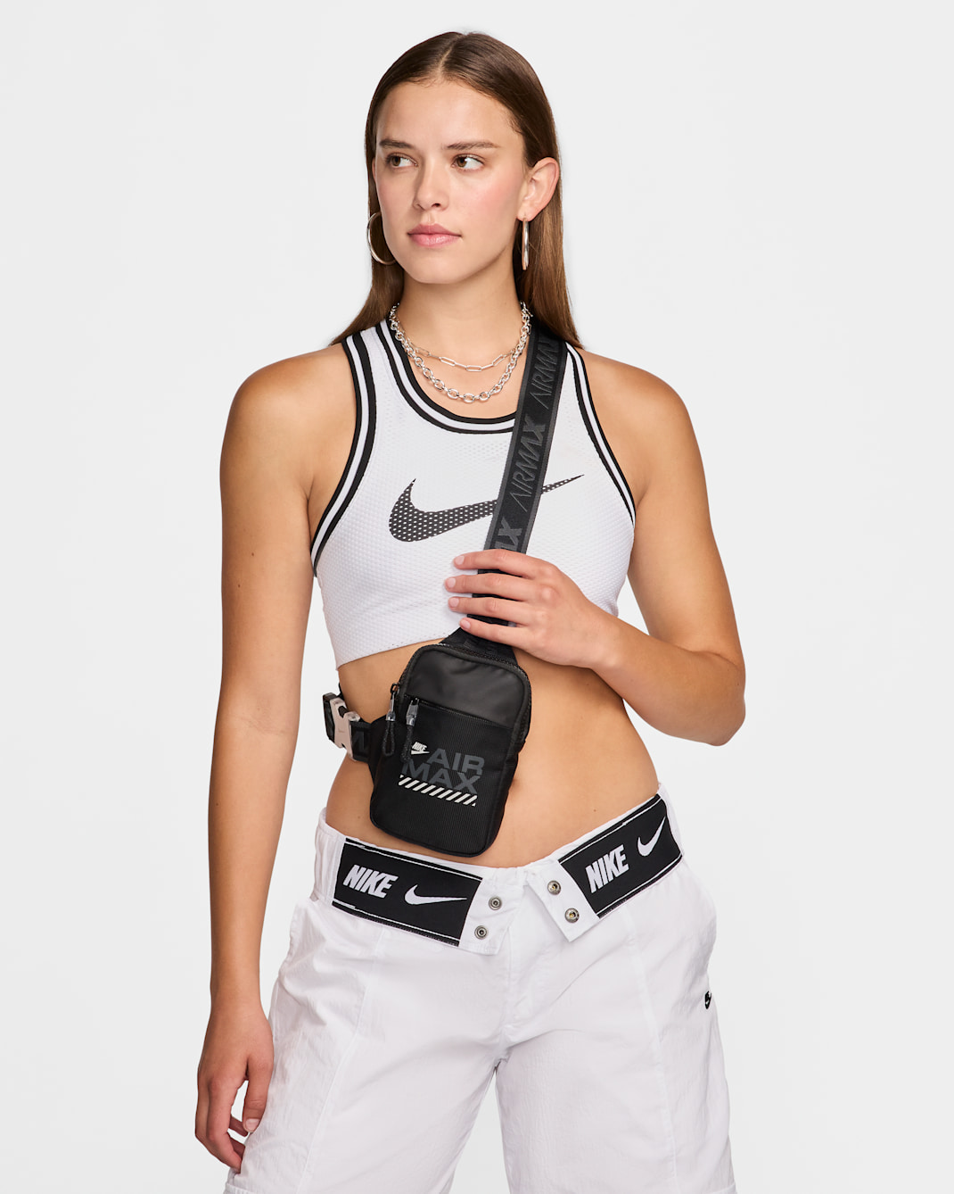나이키 스포츠웨어 에센셜 크로스바디 백(1L) - 블랙/블랙/리플렉티브 실버