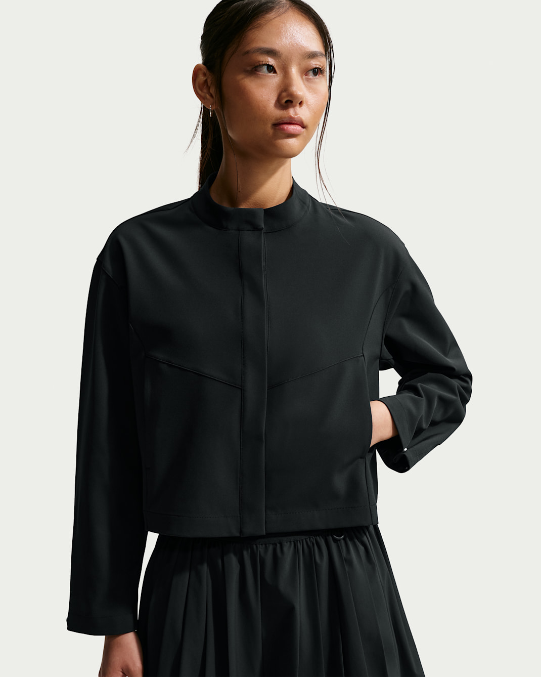 ナイキ 24.7 PerfectStretch ウィメンズ Dri-FIT ルーズフィット クロップド ジャケット - ブラック/ブラック/ダークスモークグレー