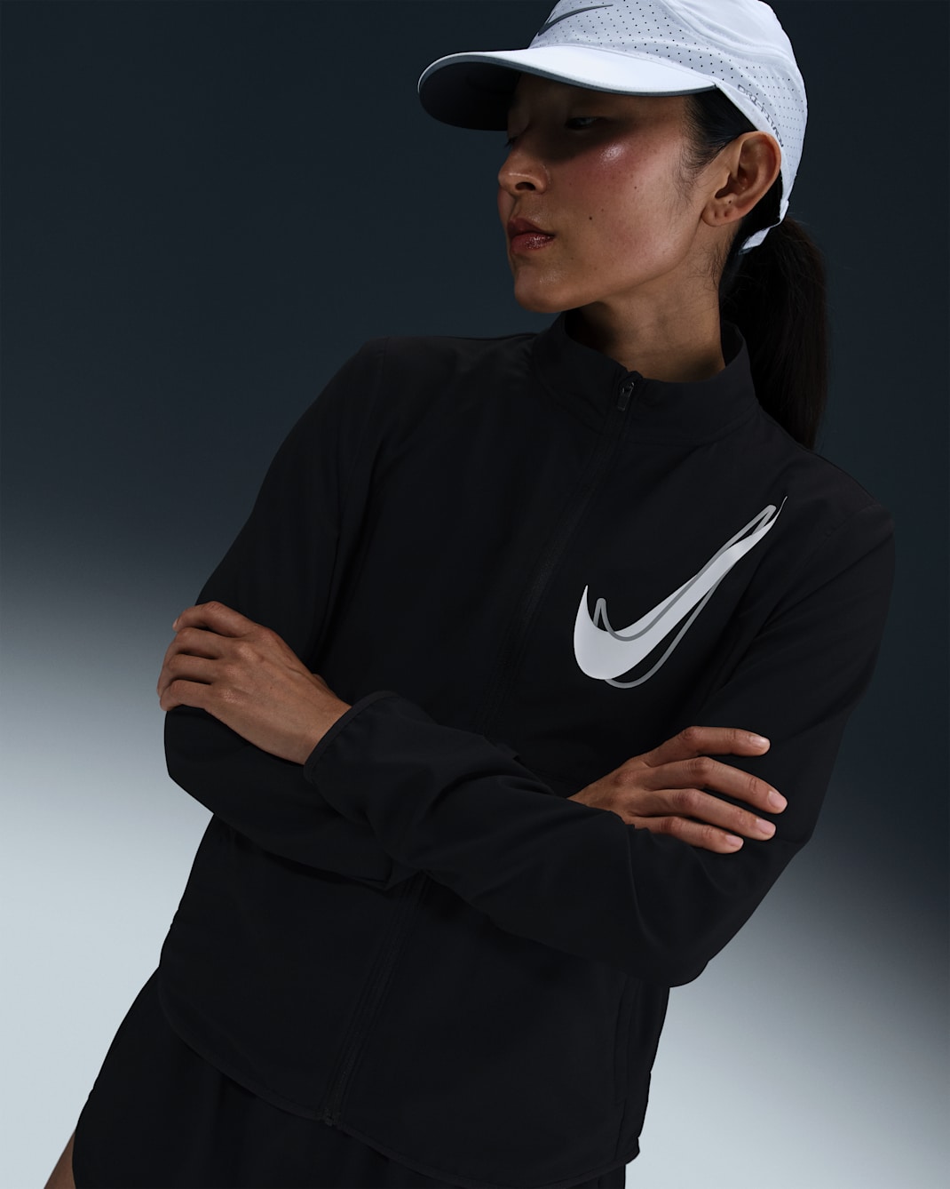 เสื้อแจ็คเก็ตวิ่ง Dri-FIT ผู้หญิง Nike Swoosh - ดำ