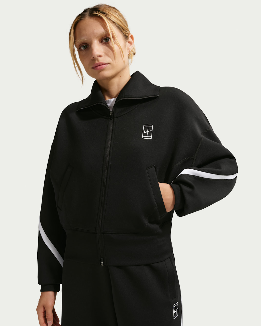 Nike Advantage Dri-FIT Tennisjacke mit durchgehendem Reißverschluss (Damen) - Schwarz/Weiß