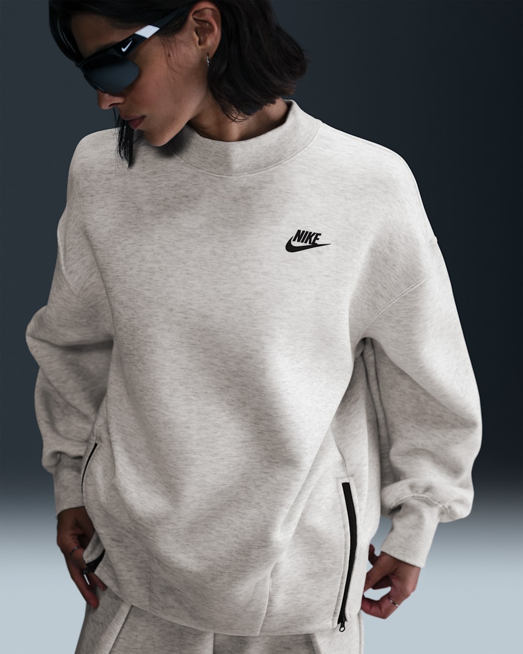 Nike Sportswear Tech Fleece Women's Oversized Crew-Neck Sweatshirt - Light Grey/Heather/Black