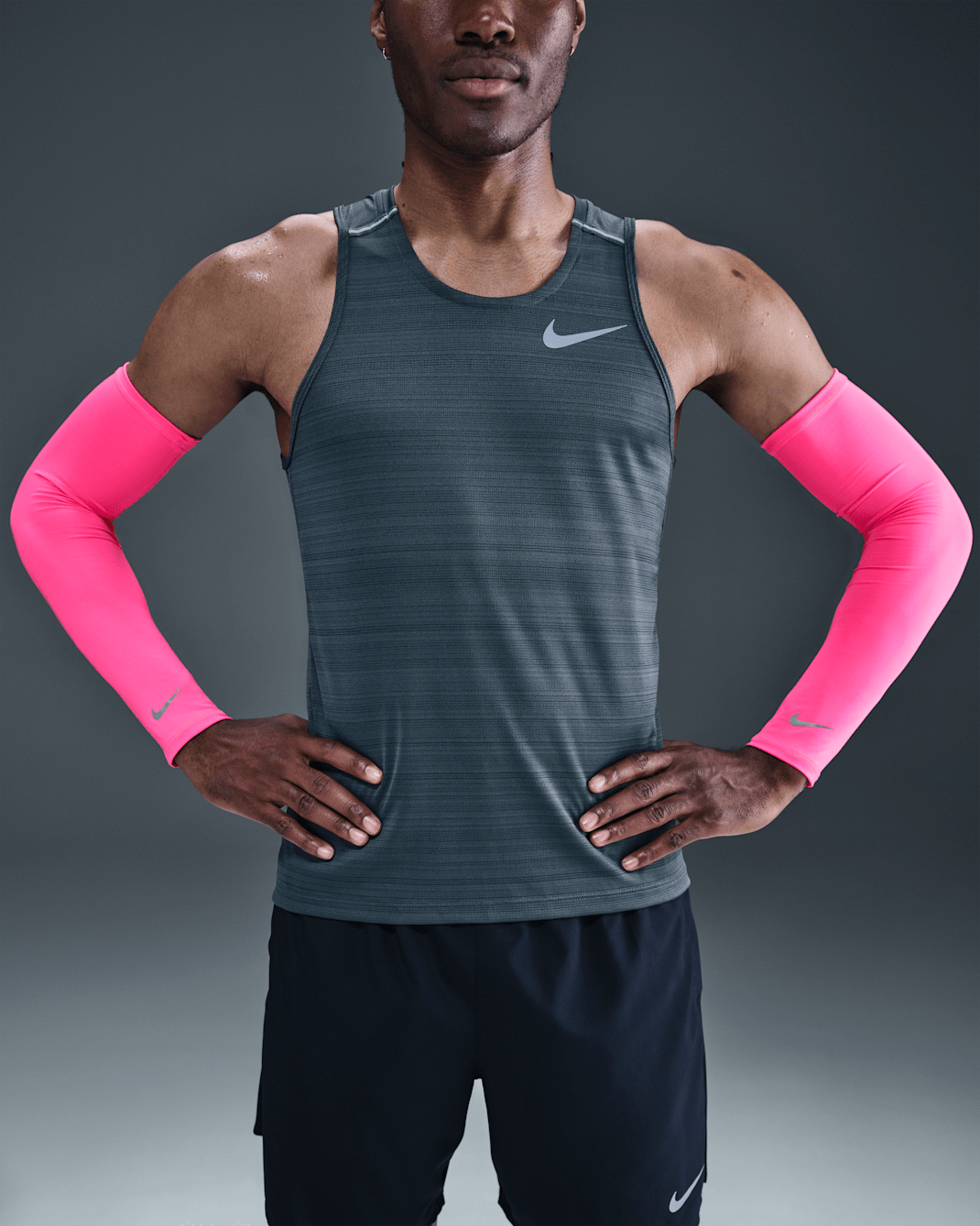 Nike Dri-FIT Lightweight Sleeves 2.0 - Hyper Pink