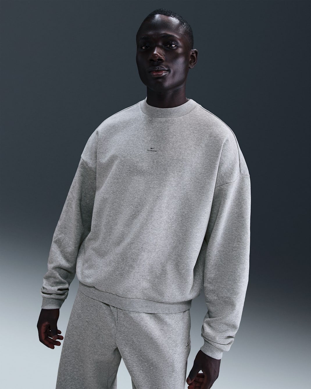 Nike Standard Issue Men's Therma-FIT Basketball Crew - Dark Grey Heather/Black