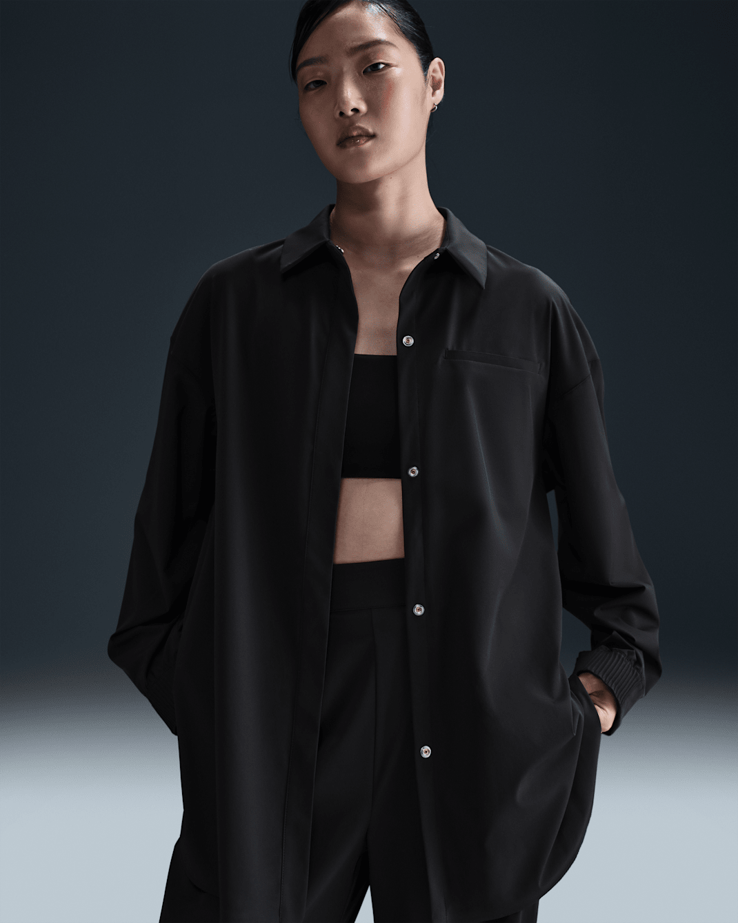 Oversized Nike 24.7 PerfectStretch Dri-FIT-trøje med lange ærmer til kvinder - sort/Dark Smoke Grey