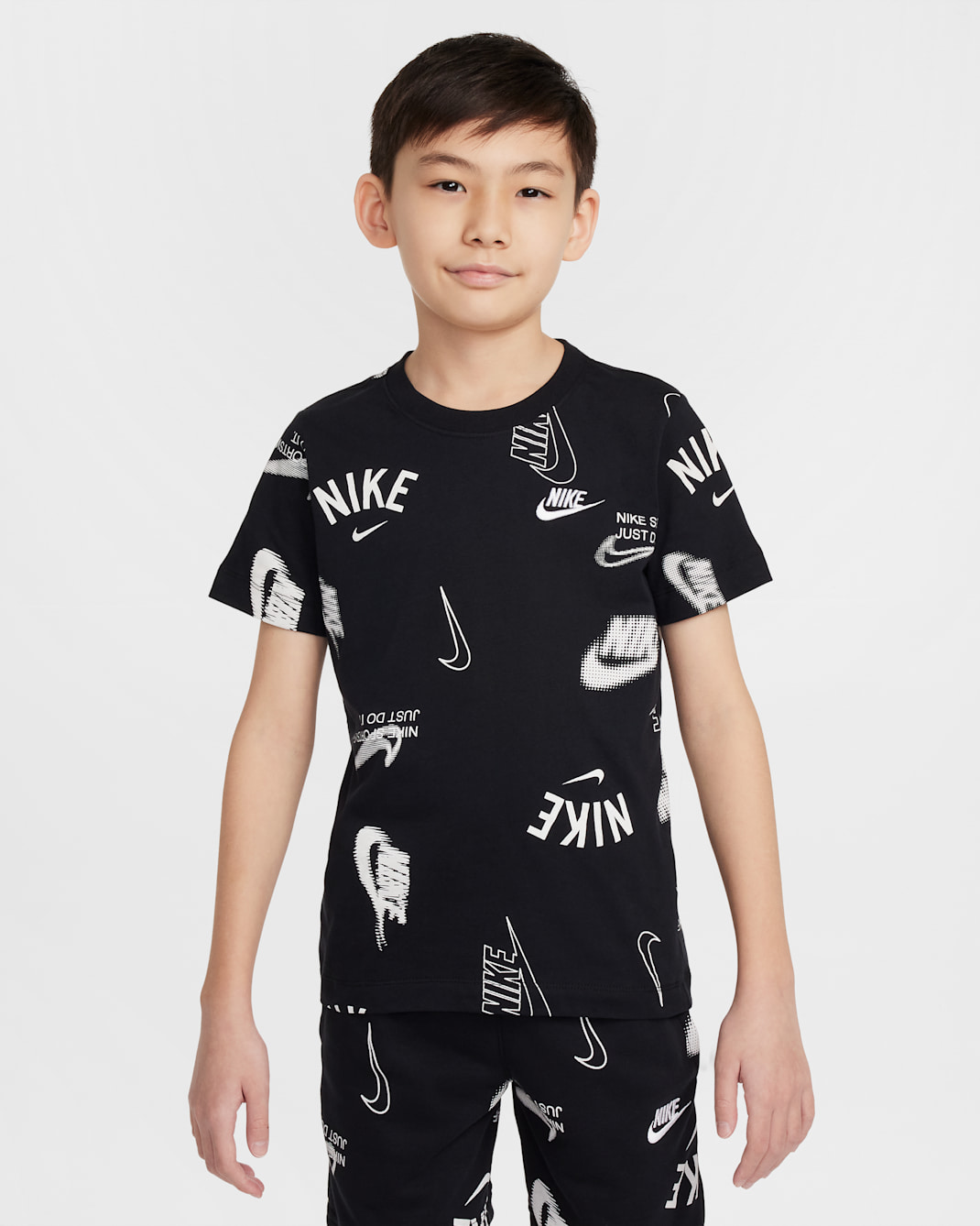 Nike Sportswear Older Kids' T-Shirt - Black