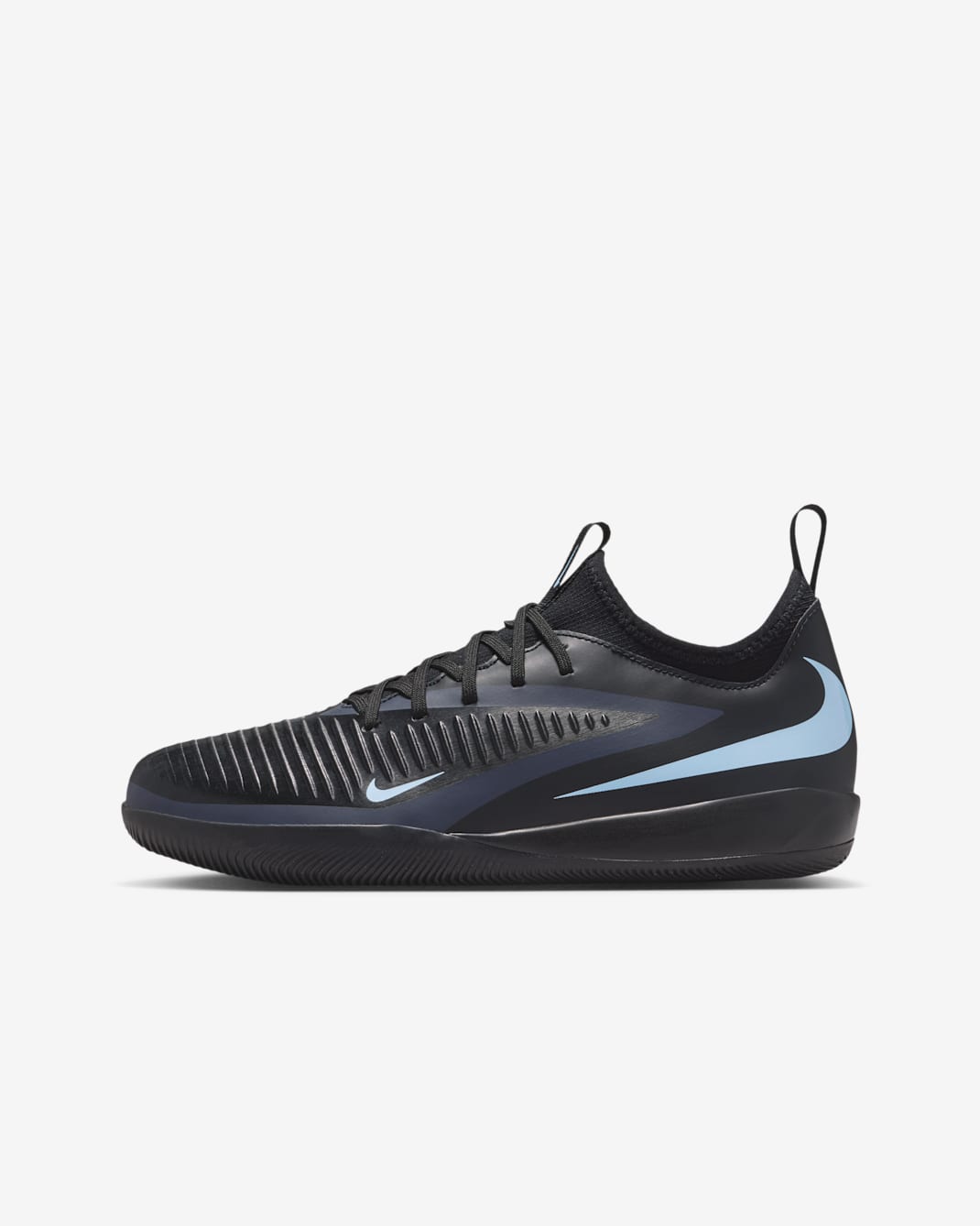 Tacos de fútbol para cancha cubierta para niños grandes Nike Jr. Phantom 6 Low Academy - Negro/Negro