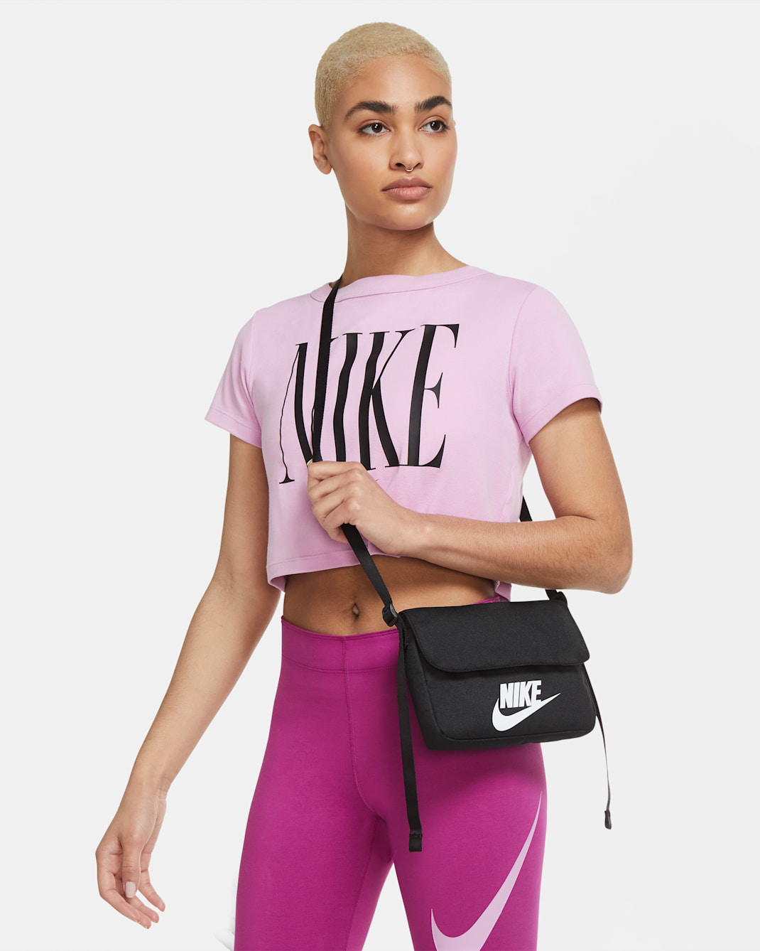 กระเป๋าพาดลำตัว Futura 365 ผู้หญิง Nike Sportswear (3 ล.) - ดำ/ดำ/ขาว