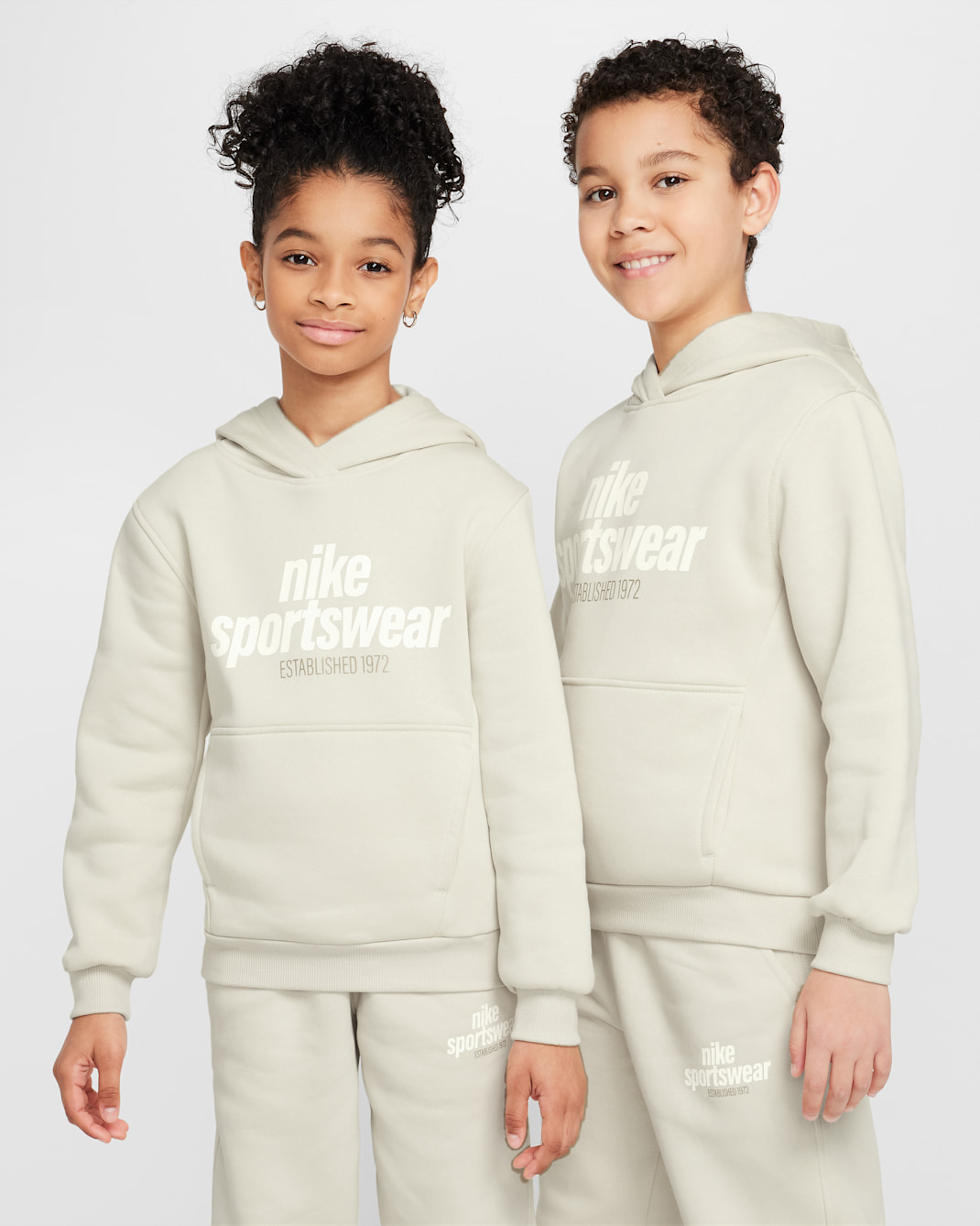 Nike Sportswear Club Fleece Big Kids' Hoodie - Light Khaki/Parachute Beige/Sail