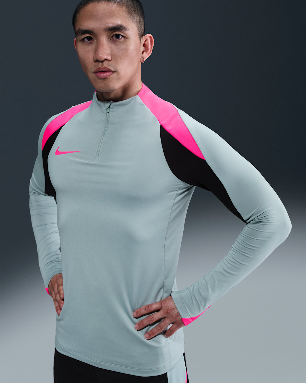 ナイキ ストライク メンズ Dri-FIT サッカー 1/2ジップ ドリルトップ - オーシャンキューブ/ブラック/ハイパーピンク/ハイパーピンク
