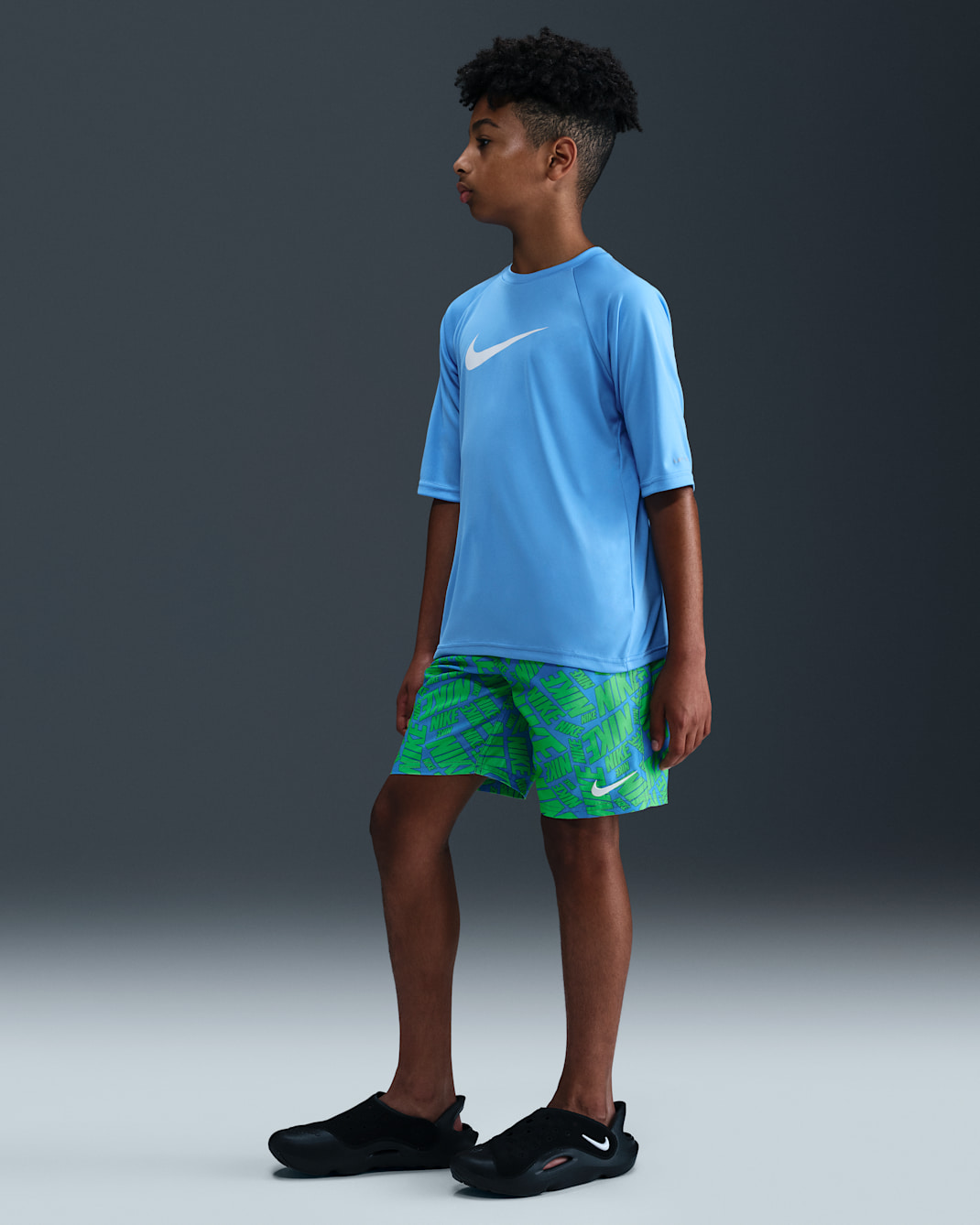 Shorts de playa o alberca con forro de ropa interior de 18 cm para niño talla grande Nike Swim Breaker - Verde voltaje/Azul cristal/Azul cristal/Blanco