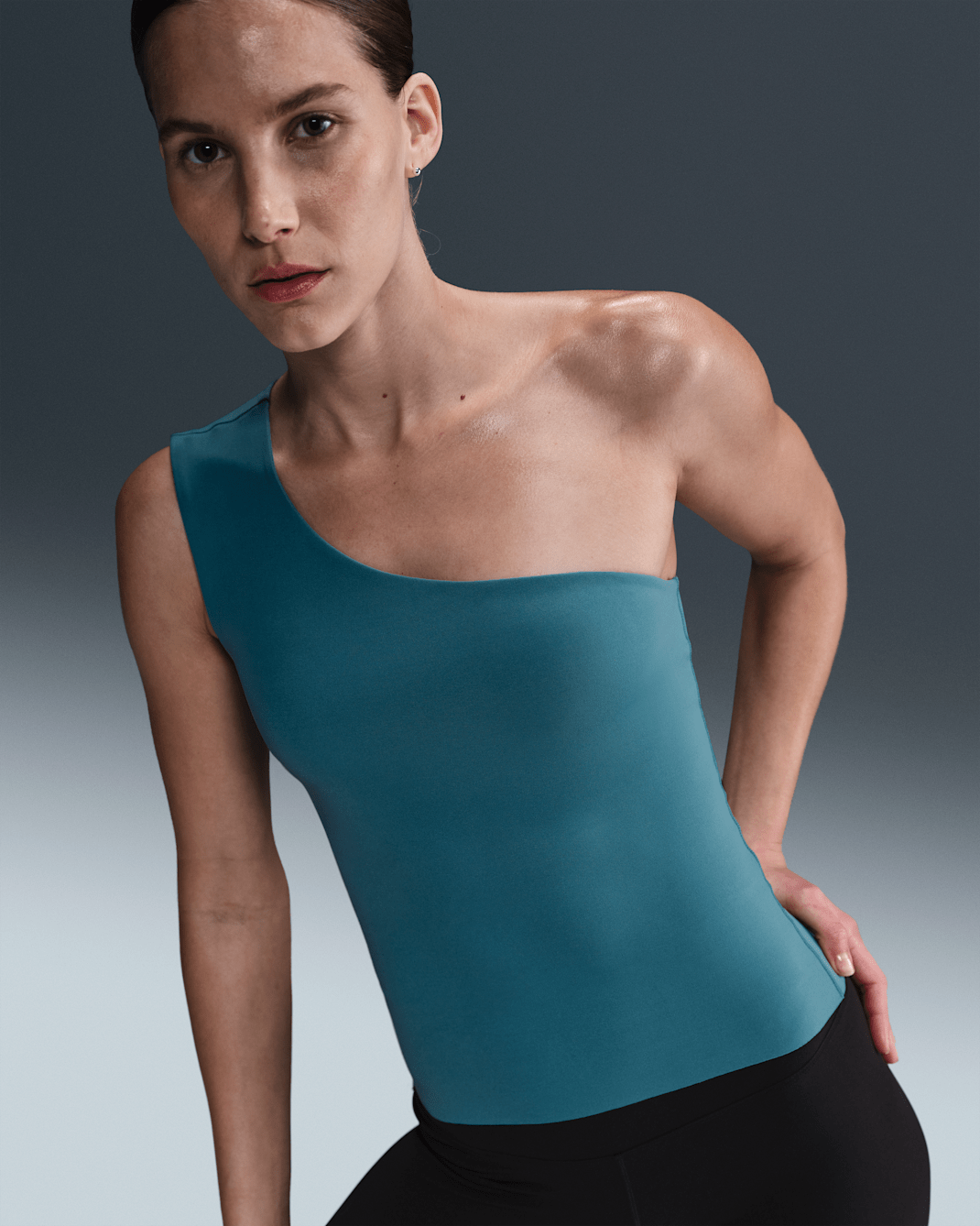 Camiseta de tirantes Dri-FIT asimétrica para mujer Nike Zenvy - Azul humeante/Blanco