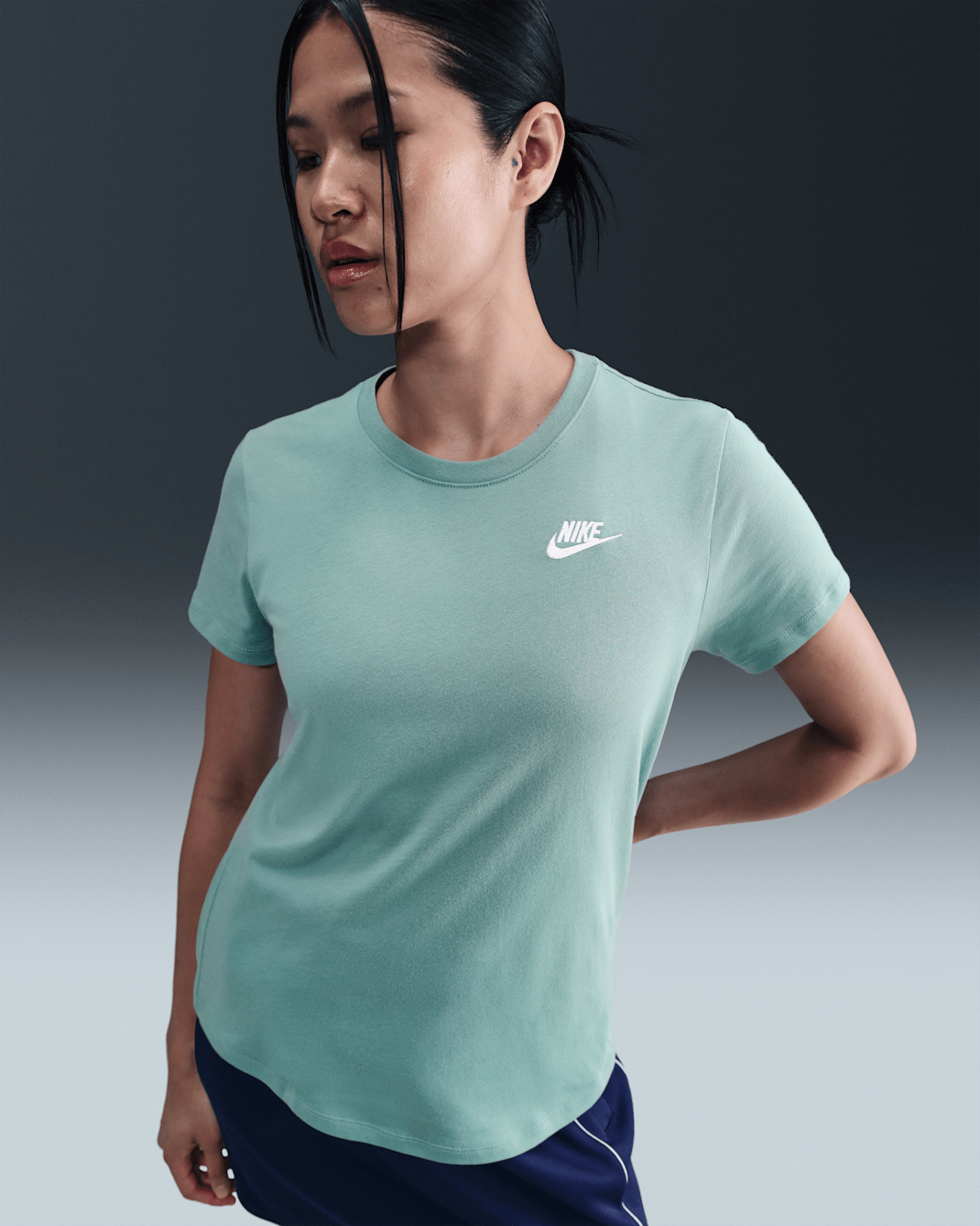 나이키 스포츠웨어 클럽 에센셜 여성 티셔츠 - 캐넌/화이트