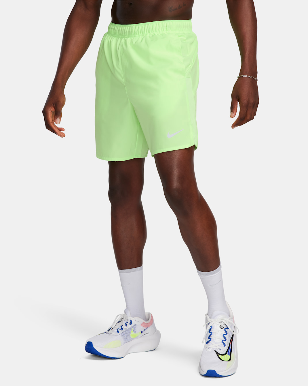 Nike Challenger Dri-FIT 18 cm-es, belső rövidnadrággal bélelt férfi futórövidnadrág - Lime Blast/Lime Blast/Fekete