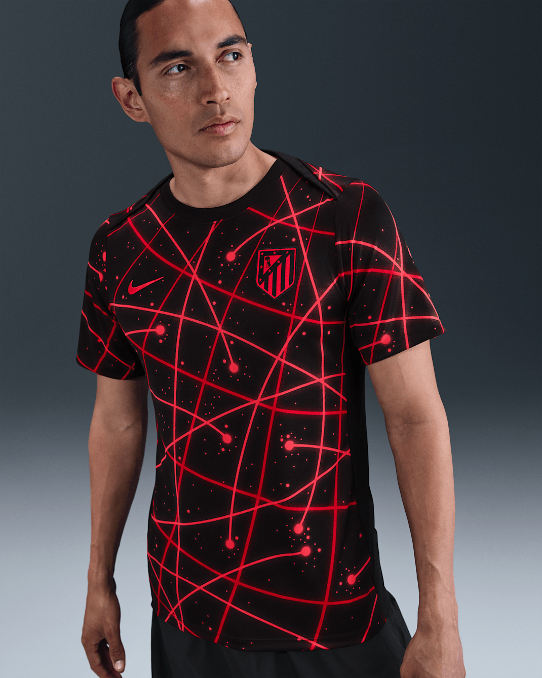 Atlético Madrid Academy Pro Nike Dri-FIT mérkőzés előtti, rövid ujjú férfi futballfelső - Fekete/Light Crimson/University Red/Light Crimson