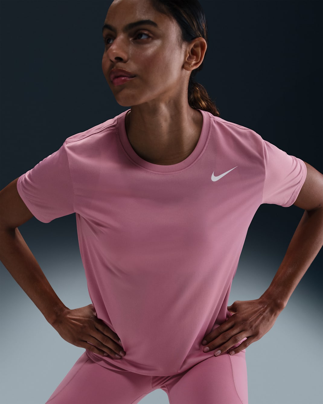 Playera para mujer Nike Dri-FIT - Rosa elemental