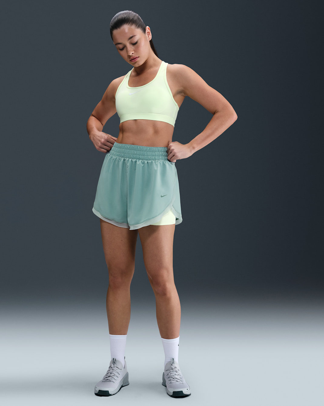 Shorts Dri-FIT holgados de 8 cm con forro de ropa interior para mujer Nike One - Cañón/De costa a costa