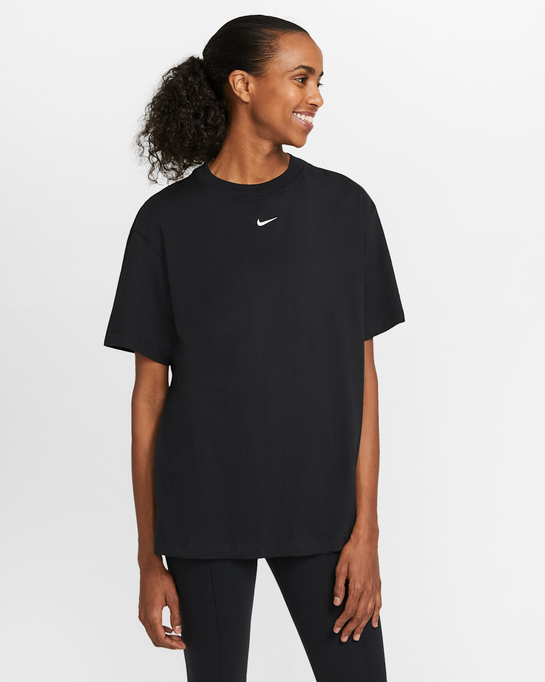 Nike Sportswear Essential Women's Boyfriend T-Shirt - Black/White