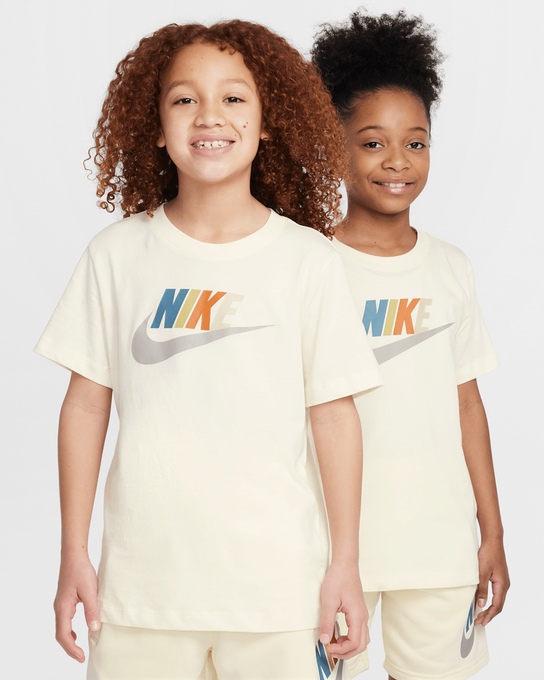 เสื้อยืดเด็กโต Nike Sportswear - Coconut Milk