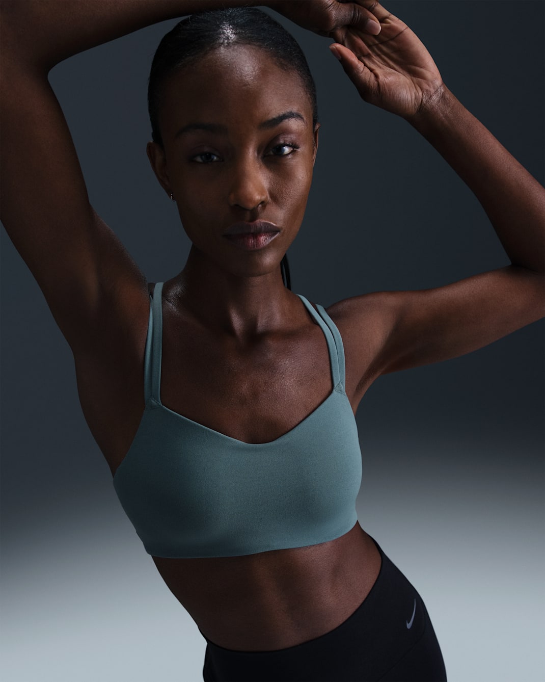 Nike Zenvy Askılı Hafif Destekli Pedli Kadın Spor Sütyeni - Smokey Blue/Beyaz