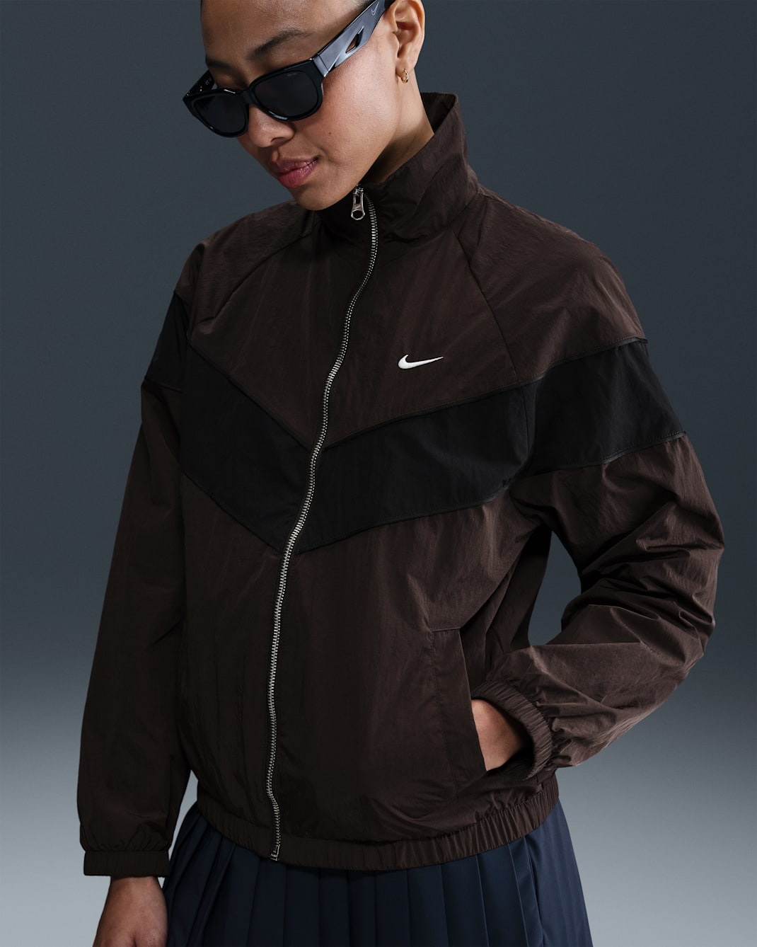 나이키 윈드러너 여성 루즈 UV 우븐 풀집 재킷 - 벨벳 브라운/블랙/화이트