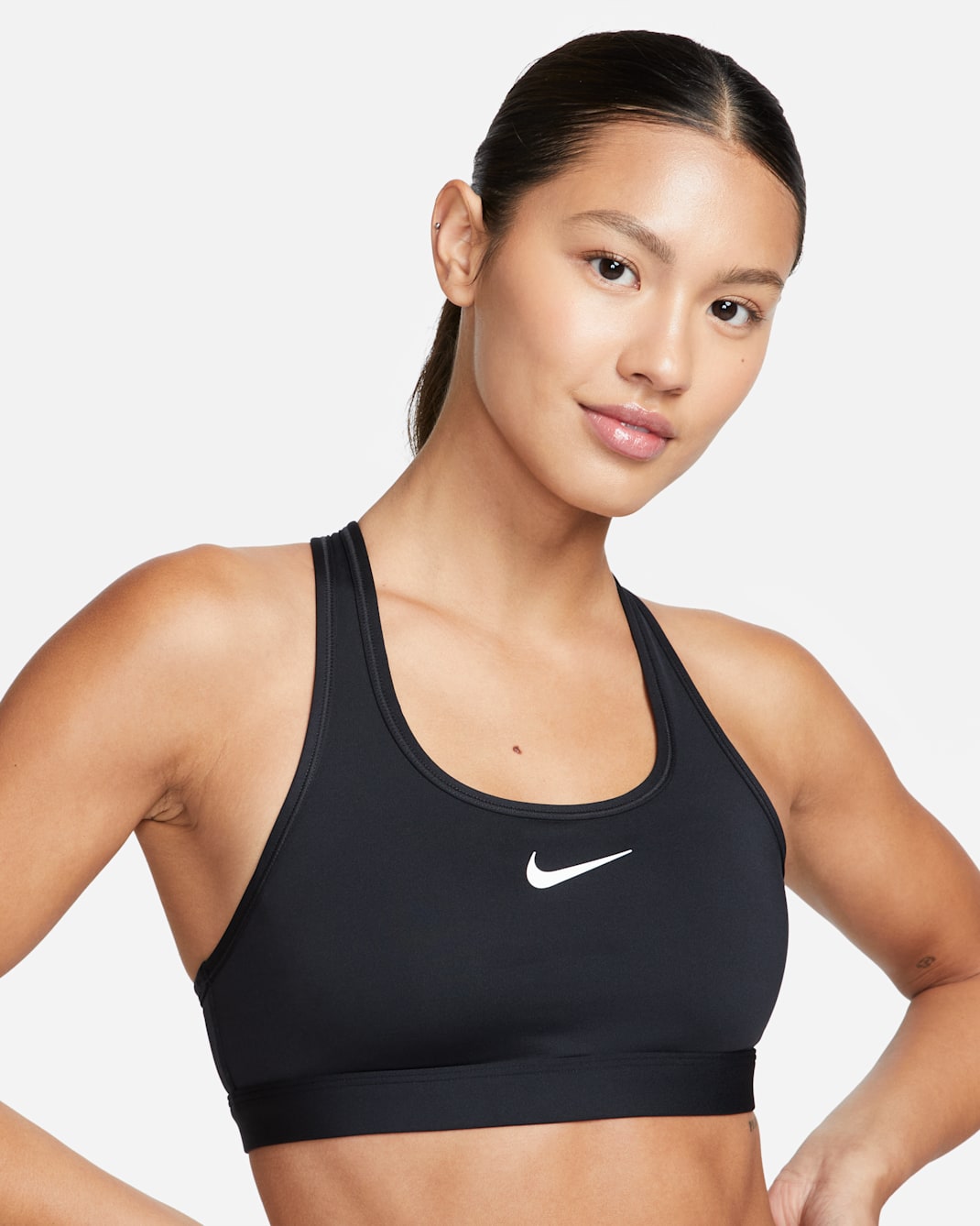 Nike Swoosh 中度支撐型女款襯墊運動內衣 - 黑色/白色