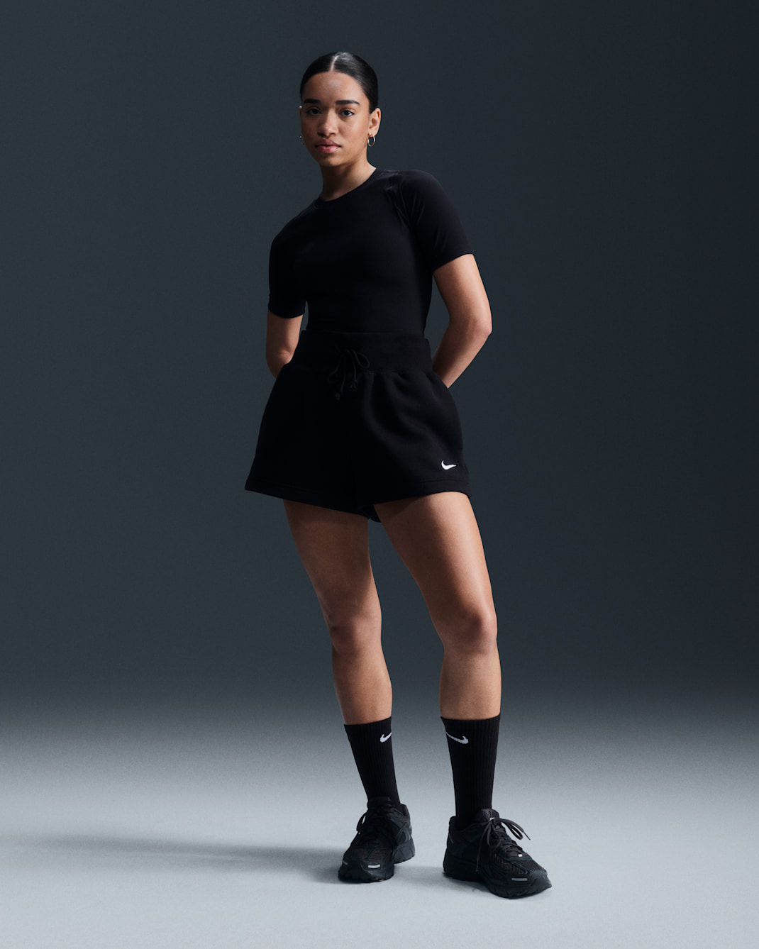 Nike Sportswear Phoenix Fleece damesshorts met ruimvallende pasvorm en hoge taille - Zwart/Sail