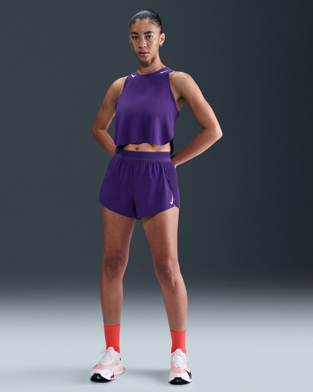 Shorts da running a vita media con slip foderati 8 cm Dri-FIT ADV Nike AeroSwift – Donna - Court Purple/Bianco